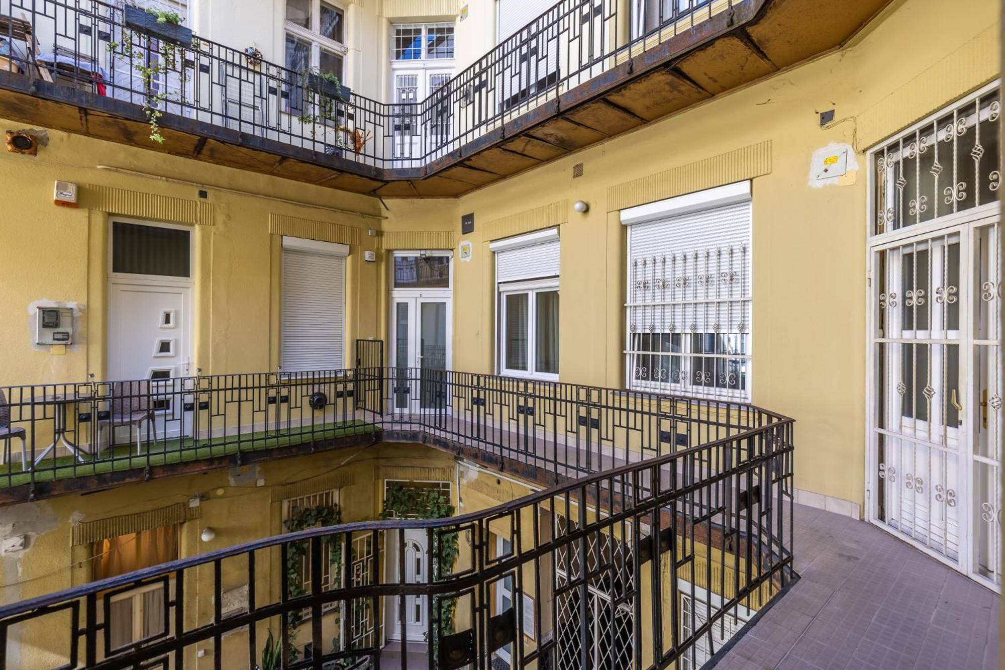 Real Apartments Lovag Budapest Exterior foto